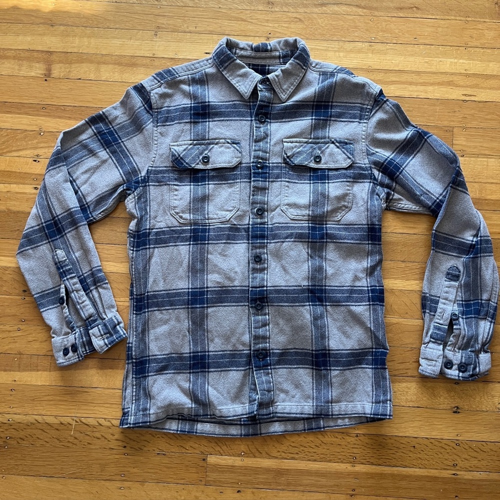 Patagonia organic cotton shacket heavy flannel shirt plaid grey fjord cabincore